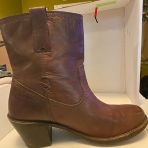 Frye Boots, size 9, brown bootie